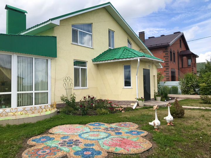 Коттедж 247 м² на участке 10 сот.