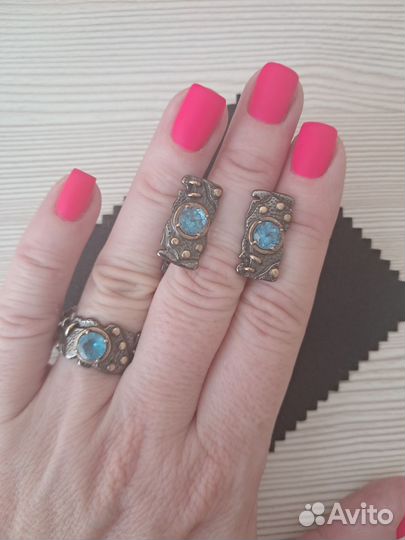 Серебряные серьги и кольцо с голубым топазом