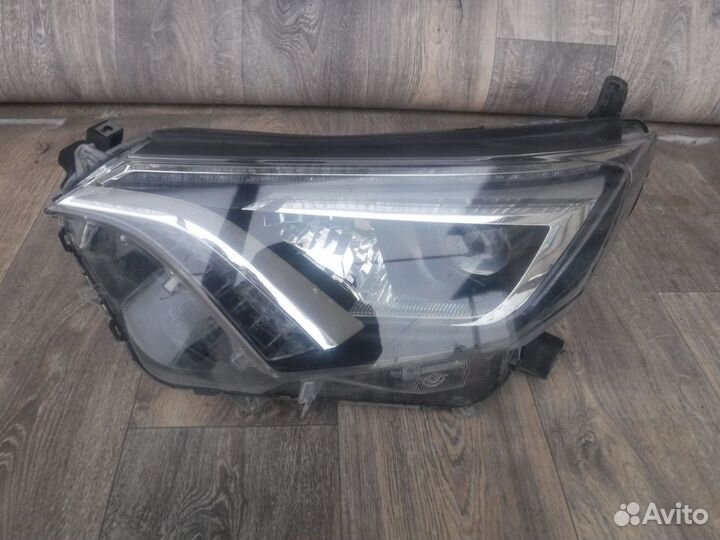 Фара левая (№32) Toyota Rav 4 45 2017