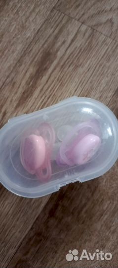 Горшок, пустышка, слюнявчик и тд