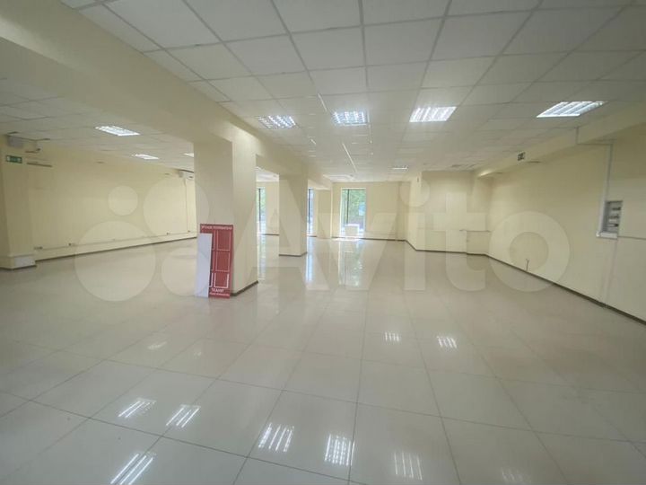 Помещения под торговлю/офисы на Учебной, 185 м²