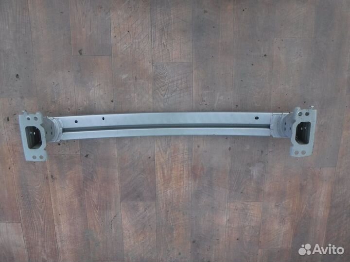 Усилитель переднего бампера Toyota Auris 2 2014