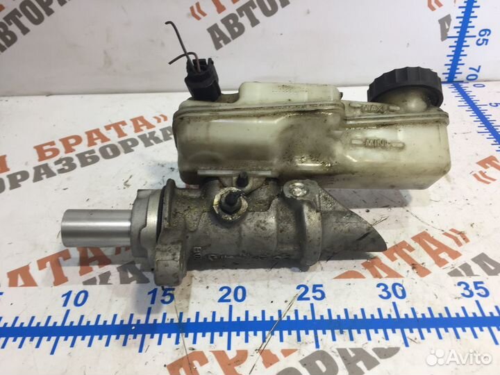 Рено Меган Главный тормозной цилиндр с бачком