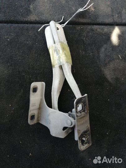 Петля капота Nissan Wingroad Y12 2012