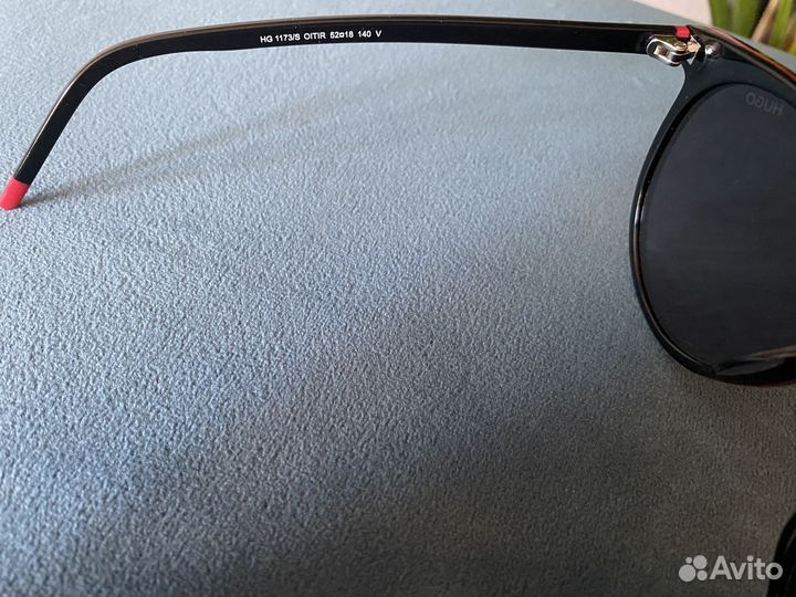 Солнцезащитные очки Hugo