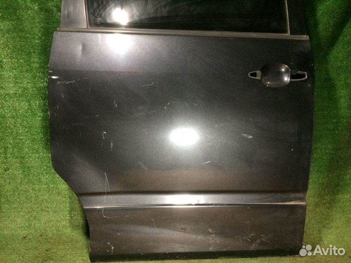 Дверь задняя правая Toyota Voxy AZR65 Серая вмятин