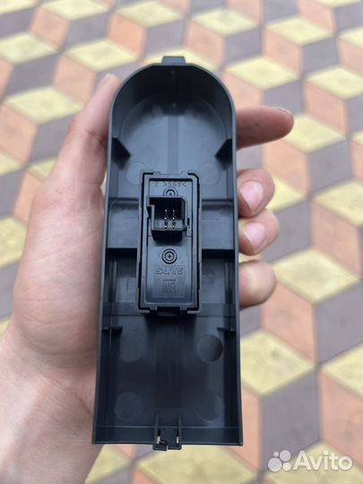 Кнопка стеклоподъемника передняя Opel Astra H