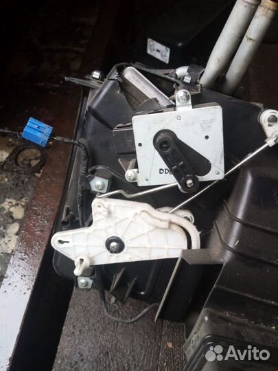 Моторчик заслонки печки H400730210 Кия Спектра