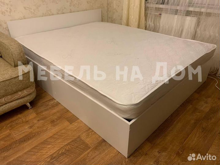 Кровать