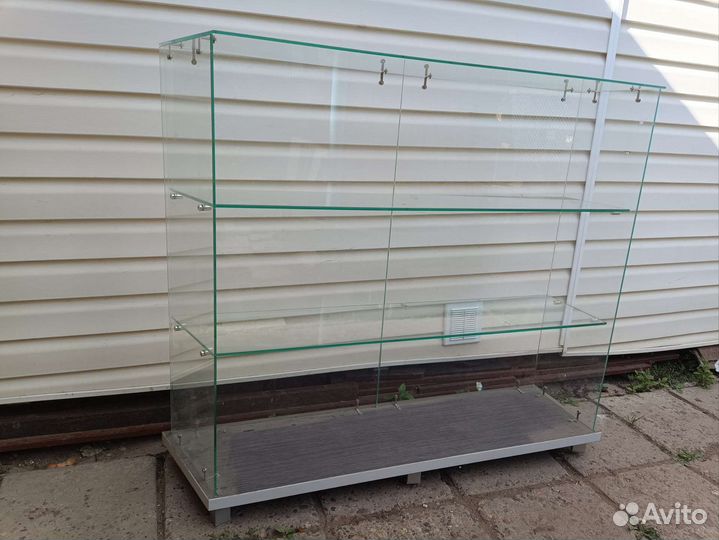 Витрина стеклянная