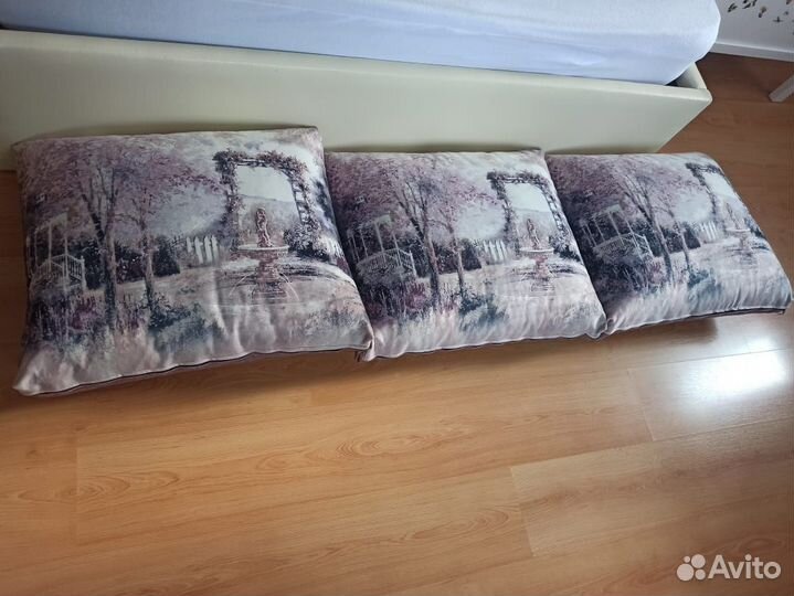 Диванные подушки большие