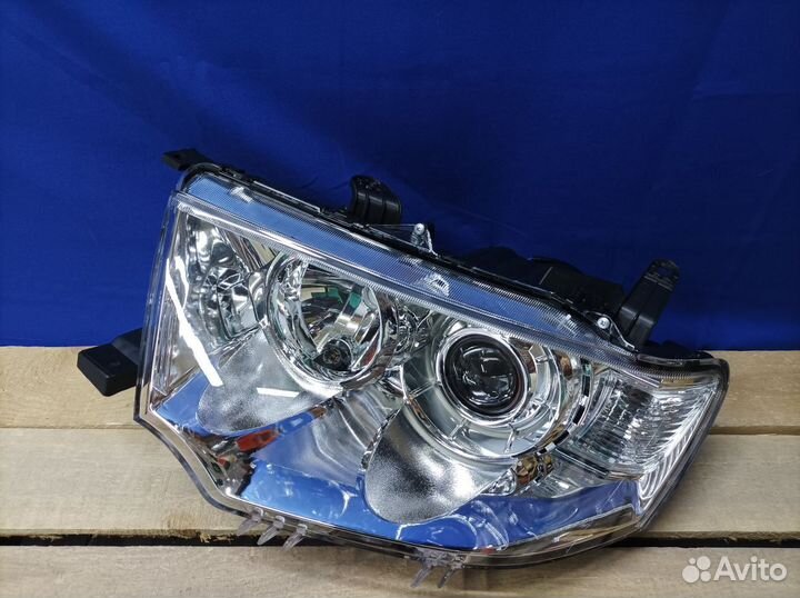Фара левая Mitsubishi Pajero Sport 2 2008-2015
