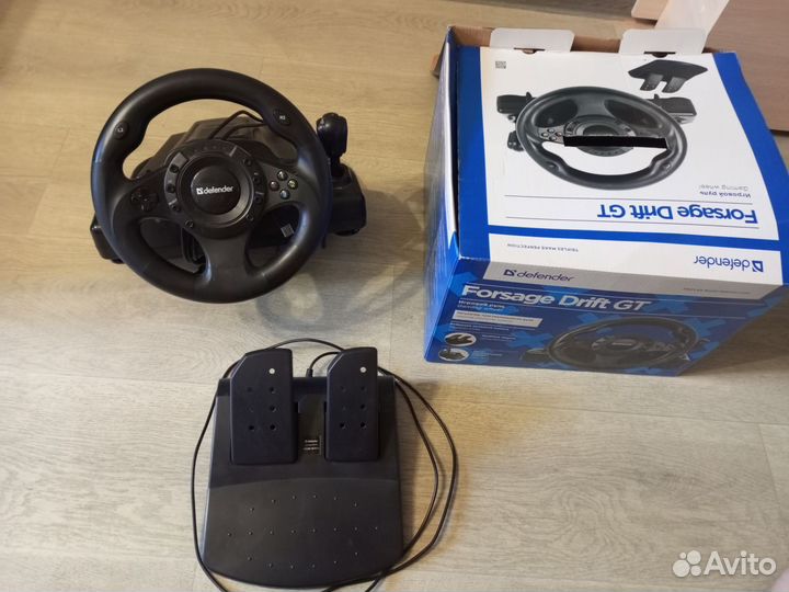 Игровой руль с педалями