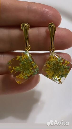 Серьги из эпоксидной смолы с сухоцветами