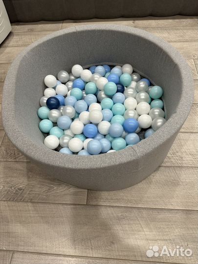 Сухой бассейн с шариками