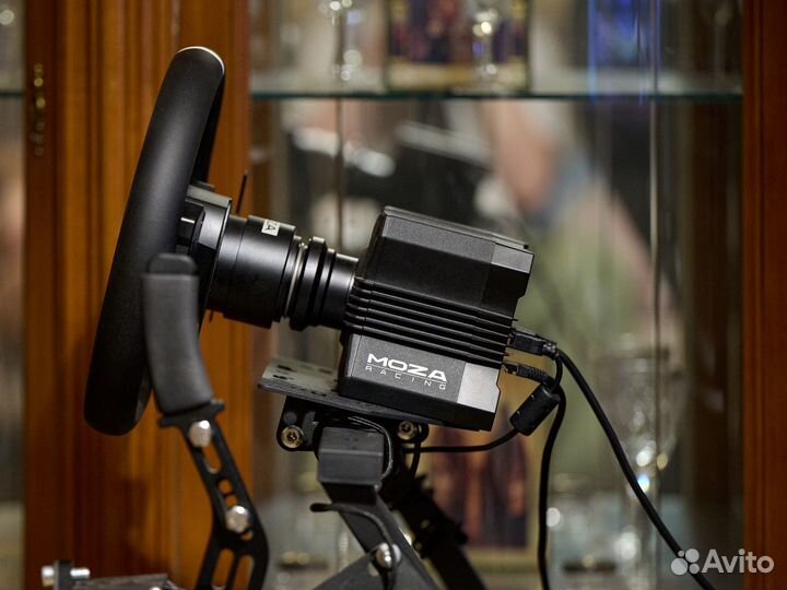 База Moza R5 + крепление к столу