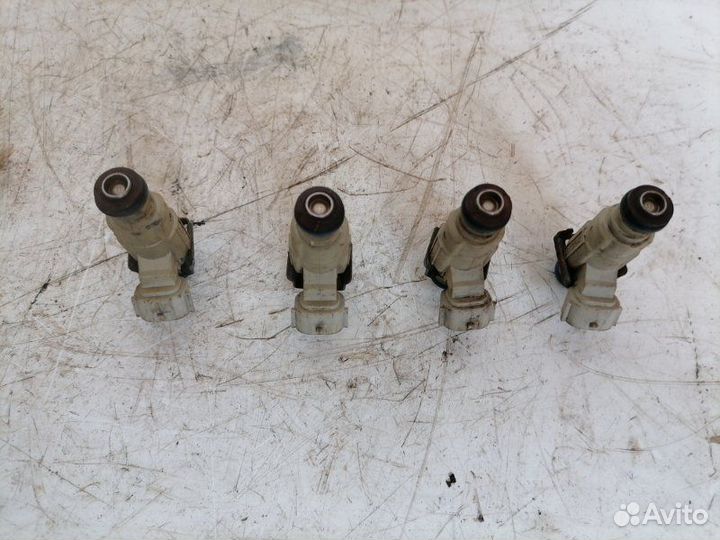 Форсунка топливная Nissan Primera P11 2.0 16V 1999