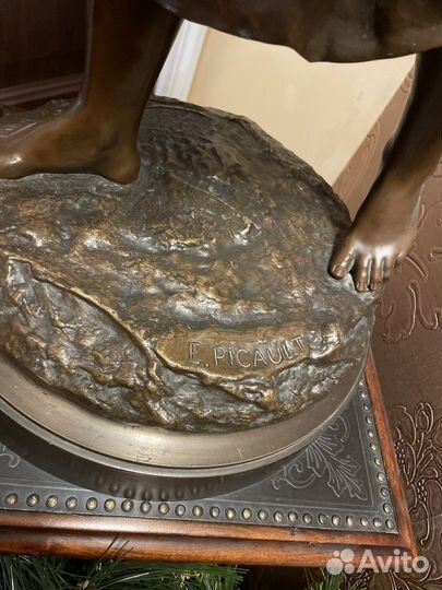 Бронзовая фигура, статуя