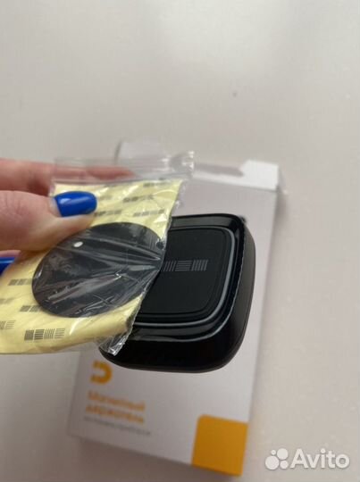 Магнитный держатель телефона