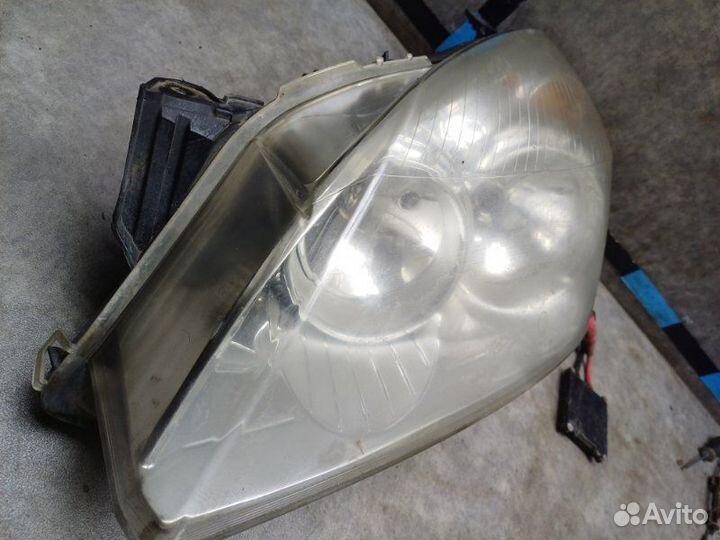 Фара передняя левая Opel Astra H (3D) 1.8 Z18XER