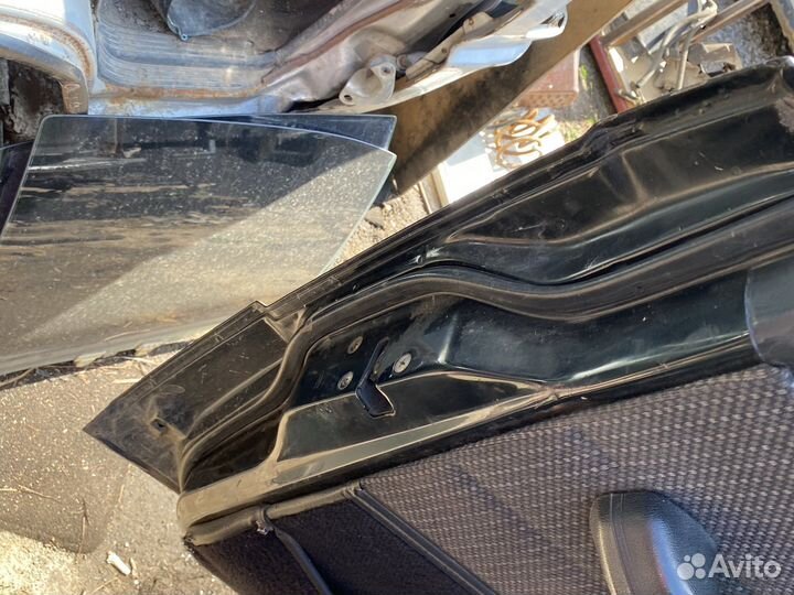 Дверь передняя левая Isuzu trooper 91г