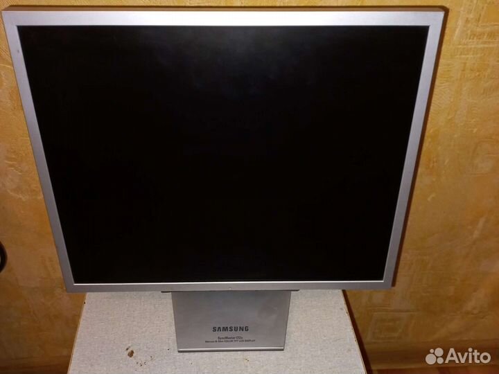 Монитор Samsung с блоком питания