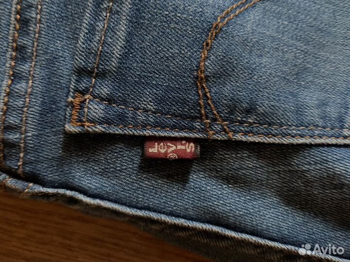 Джинсы levis