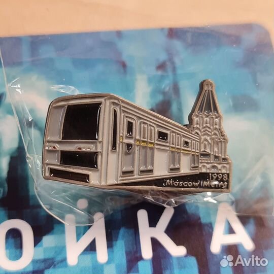 Значок метро поезд Яуза. Вагон метрополитена