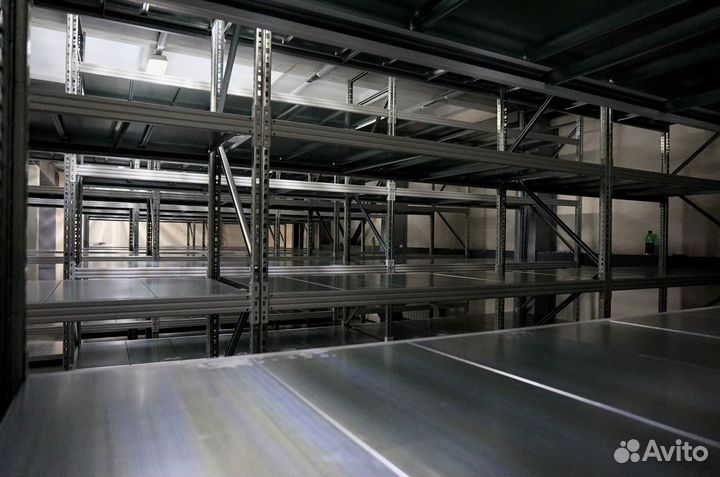 Стеллажи для склада с полками удобные практичные