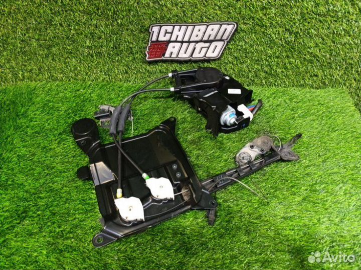 Доводчик двери задний левый Toyota Noah ZRR70