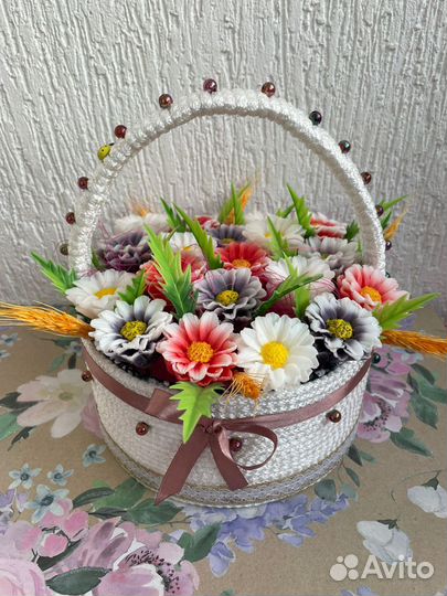 Корзина с ромашками из мыла