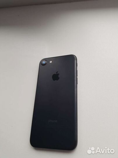 Телефон iPhone 7