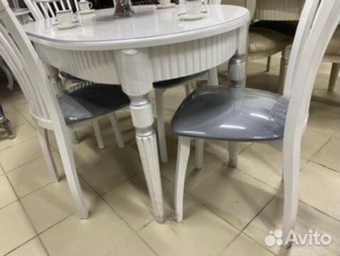 Стол белый со стульями.столы стулья