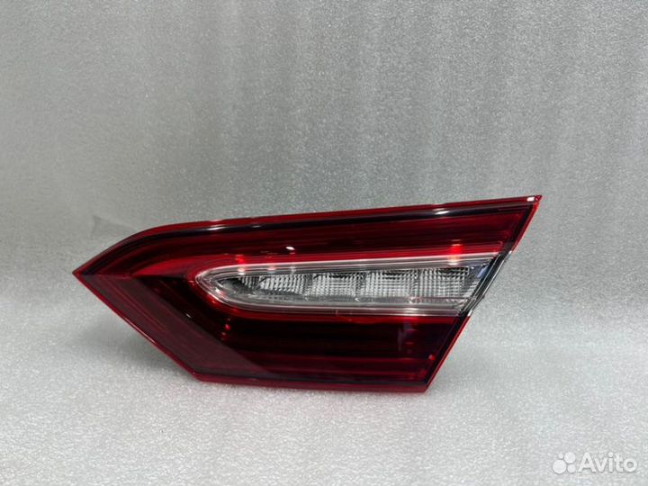 Фонарь внутренний LED правый Toyota Camry V70/V75
