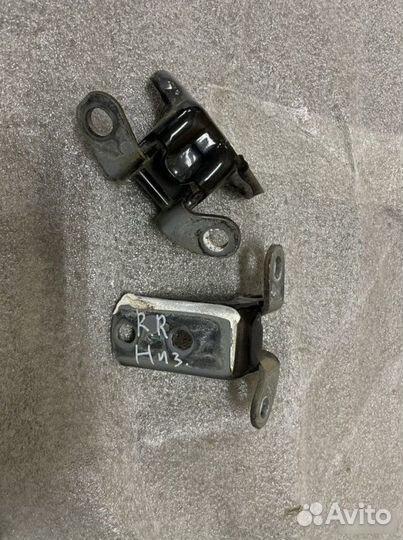 Петля двери задняя Toyota Hilux