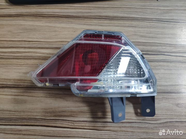 Задний противотуманный фонарь Toyota Rav4