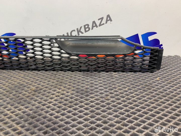 Сетка решетки радиатора левая Mercedes-Benz Actros