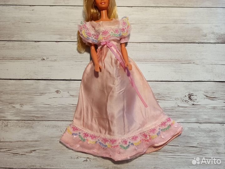 Платье для кукол формата Барби