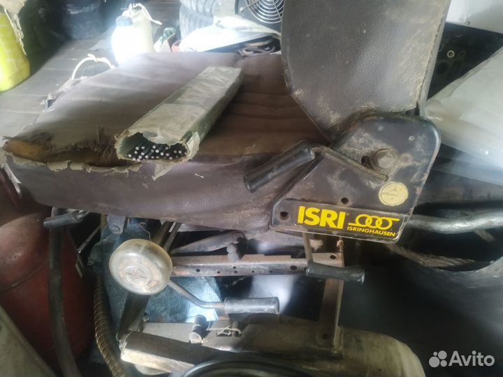 Сидение водительское isri подпружиненное
