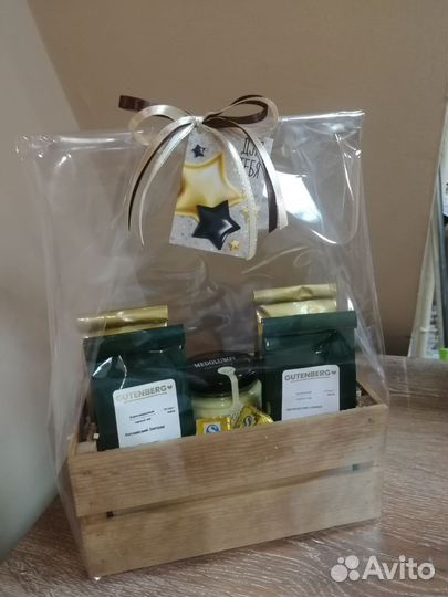 Подарочный бокс с чаем/кофе и сладостями