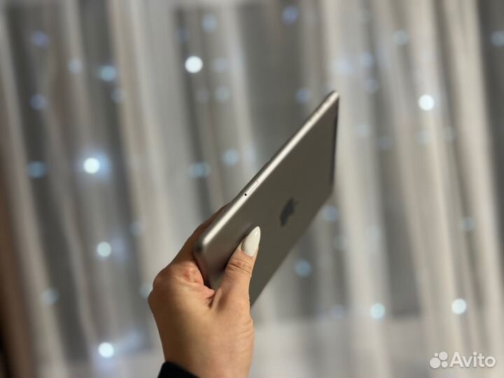 iPad mini 3 на 16 гб + новый чехол