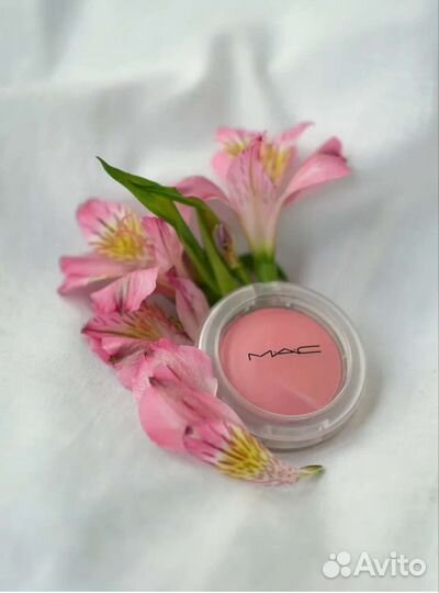 Румяна mac glow play blush в оттенке cheeky devil