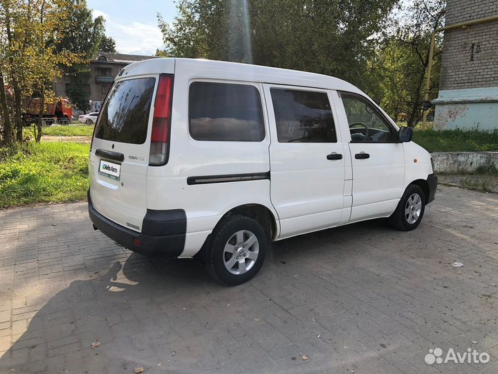 Toyota Town Ace 2.0 AT, 2002, 400 000 км