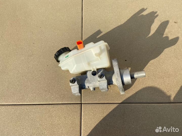 Главный тормозной цилиндр Nissan Almera G15