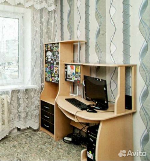 Компьютерный стол