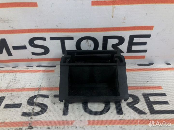 Крепление радиатора правое Bmw X5 E53 M54B30 2005