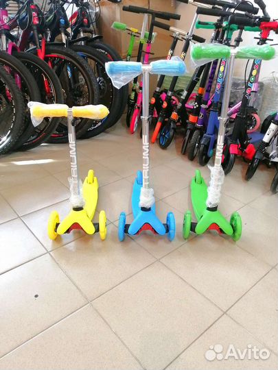 Детский трёхколёсный самокат