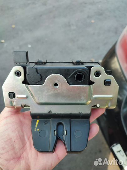 Замок багажника опель астра h