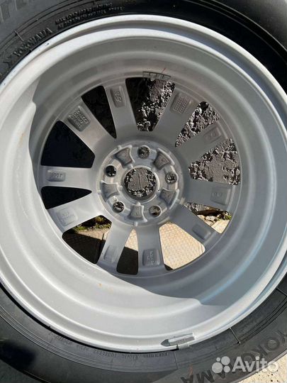 Оригинальный диск с резиной camry r16