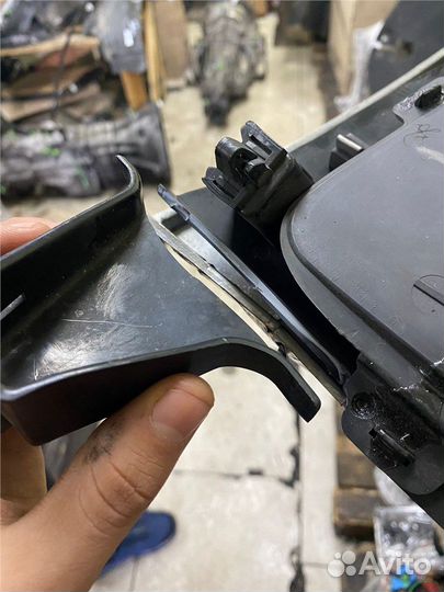 Решетка радиатора Nissan Armada, 2006